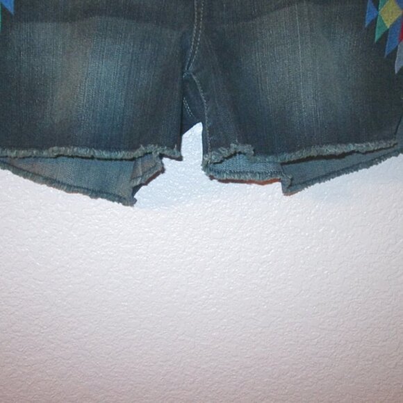 True Freedom EMBROIDERED Jean Size 11 SHORTS Cut Offs FRINGE Aztec STRETCH Denim - Picture 4 of 8